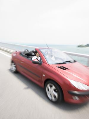 5層構造で愛車を守るボディーカバー